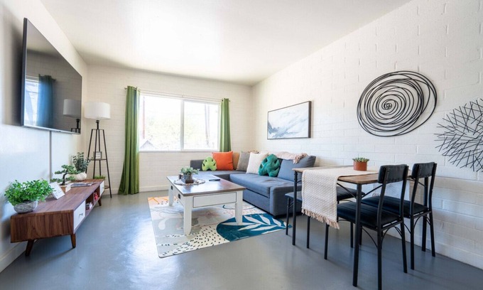 Rincon Heights Appartement | Christmas Festival 2BR Apt w Parking Downtown