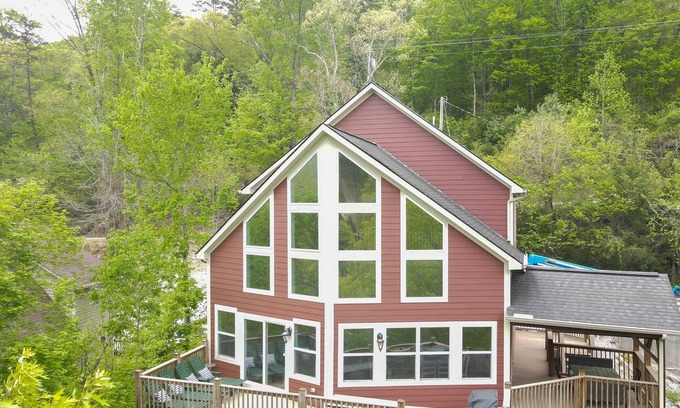 Flat Hollow Marina Maison | Spring Lily Retreat - Spacious, Lakefront, Hot Tub, Private Dock, Peaceful Cove!