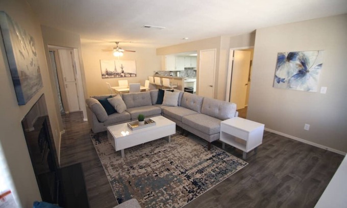 Spring Valley Maison | Condo chic de 2 chambres! Près de Red Rock!
