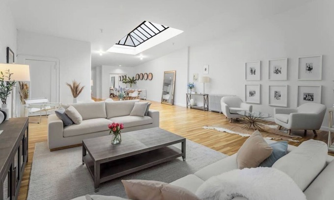 SoHo Appartement | Spring PH by StayHaus | 2BR Full-floor Soho Loft