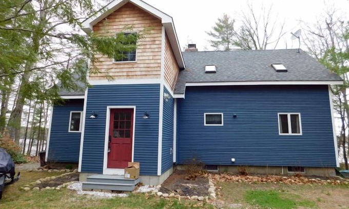 West Poland Cottage | Spacious pet-friendly family retreat on beautiful Thompson Lake!