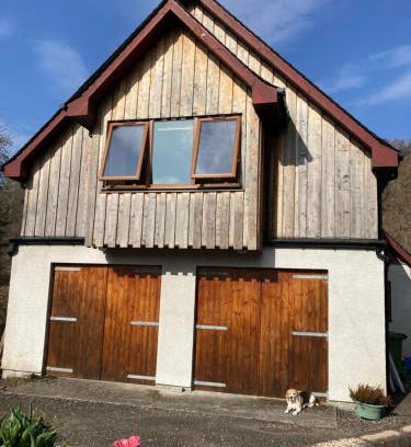 West Laroch Appartement | Springbank Apartment - Sleeps 4 - Pet Friendly