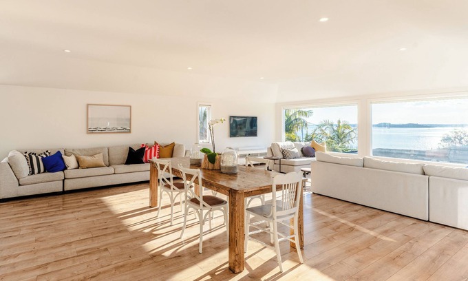 St. Heliers Maison | Springcombe Sunset - St Heliers Beach House