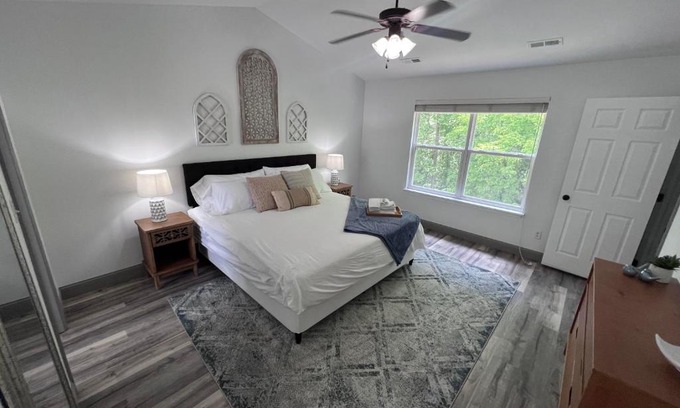 O'Fallon Appartement | Springhurst Serenity Fresh 4BR Getaway