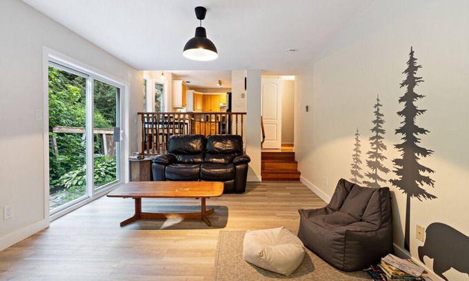 Squamish Maison | Squamish Outdoor Retreat with great location, views and outdoor space.