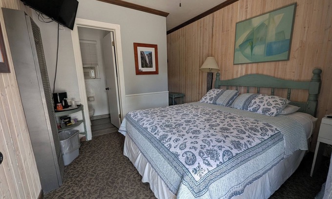Squaw Valley Cabine | Cool lodge with AC in Yokuts Valley