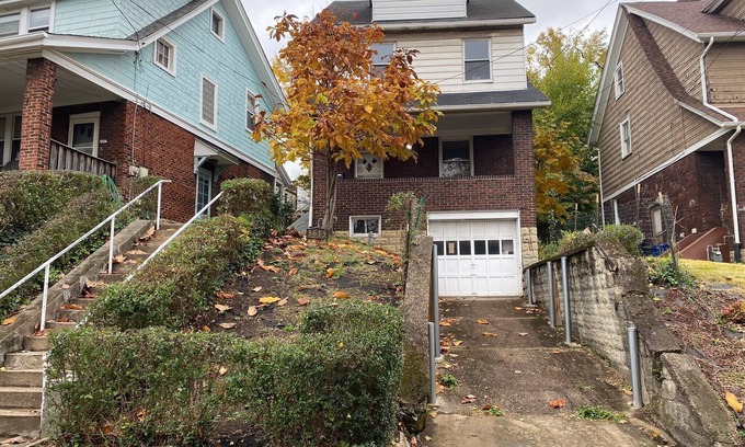 Squirrel Hill South Maison | Squirrel Hill home, sleeps 11. 10 min to Oakland & Downtown.