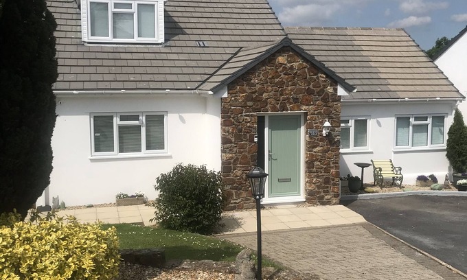 Kilgetty Maison | Squirrels Rest Comfortable home Saundersfoot 5 Bedrooms - sleeps 6 and a baby
