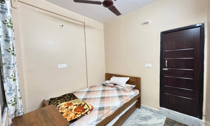 Krishnanagar Maison | Sri Mayapur Chandrodaya Guest House