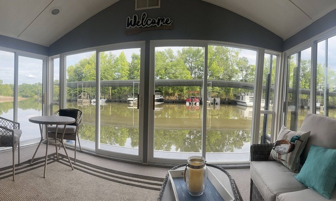 Bainbridge Location De Bateaux | SS MINNOW 55' Houseboat on the Flint River, a floating oasis!