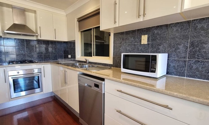St. Albans Maison | St Albans House - Spacious and Modern Home