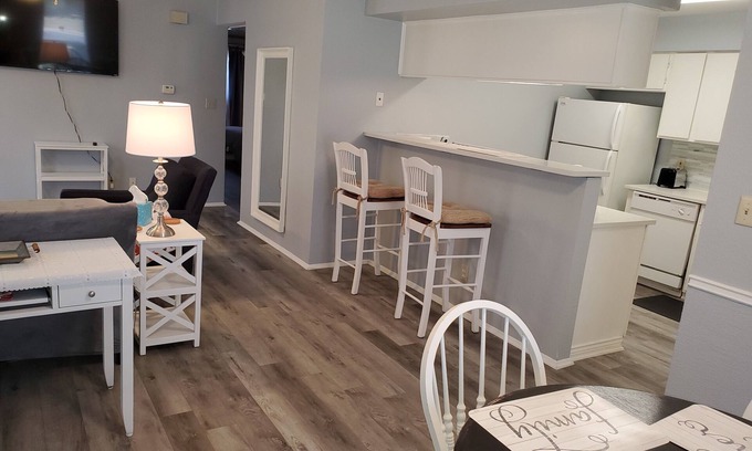 Austin Maison | St. Amant Place with 2 BR 1.5 BA Free Private Parking Pet Stays for Free !