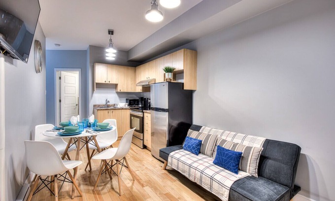 Plateau Mont Royal Copropriété | St.Denis Best Downtown 2 Bedroom Apartment