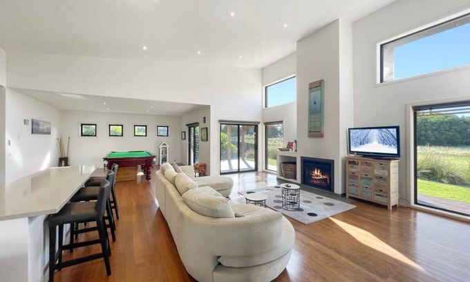 Connewarre Maison | St. Emilion - 13th Beach Golf Links Estate