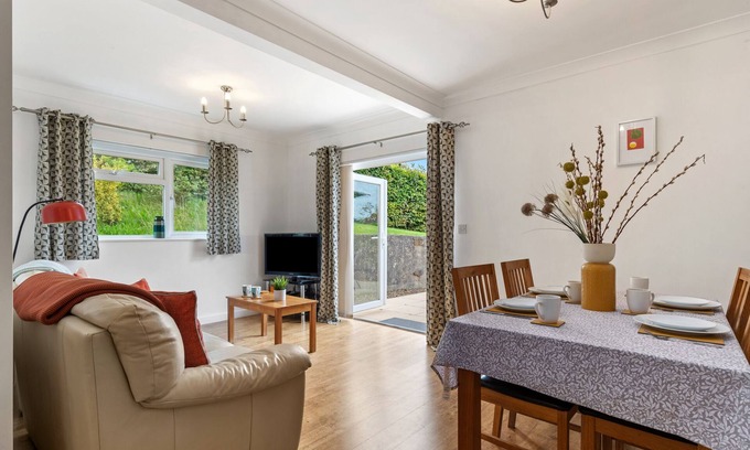 Wiseman's Bridge Appartement | St Helens Apartment 2 - Short Walk to Beach