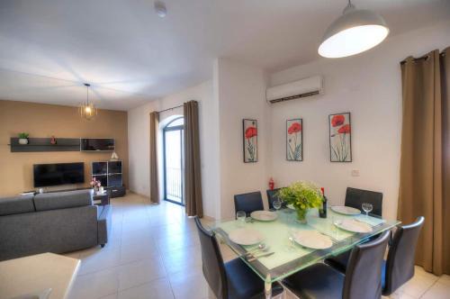 Ta' Giorni Appartement | St Julians Lovely 3 Bedrooms By Homely
