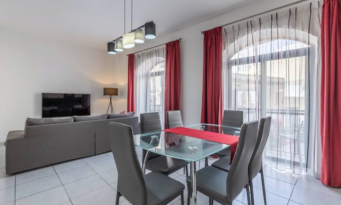 Swieqi Appartement | St Julians Spacious 4 bedroom Apartment 1