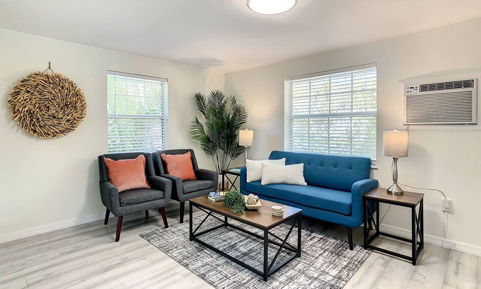 Historic Uptown Appartement | St Pete Charm! 2bd/1ba walk downtown Sunny 2nd Flr