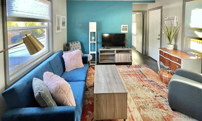 Historic Old Northeast Appartement | Delightful, Charming, RENOVATED 1-BDR APT Near Downtown!