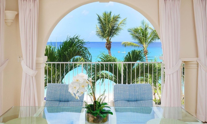 Little Battaleys Appartement | St Peter's Bay 301 - Modern Beachfront Condo