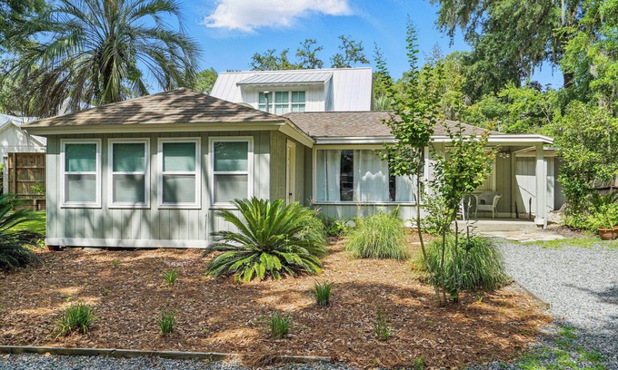 Saint Simons Island Maison | St Simons 3BR Cottage inside Pier Village Parking, No Stairs, Walk to Beach