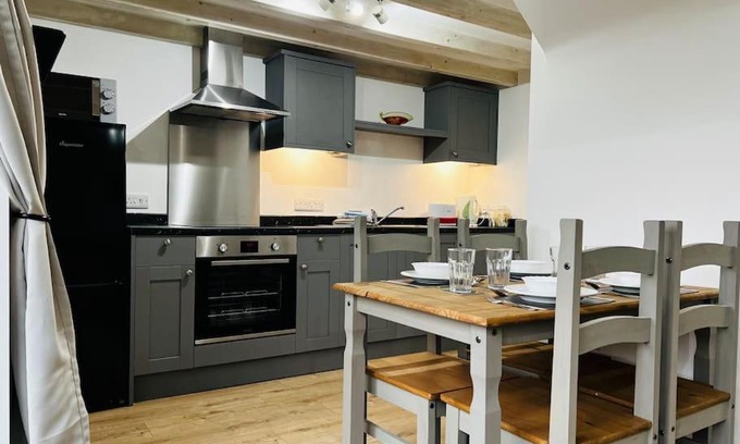 Frome Maison | Stable Cottage with pre booked use of Indoor Swimming Pool