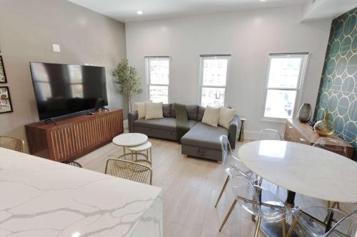 Logan Circle Appartement | Stairway to Heaven - Parking