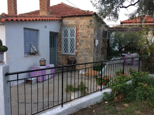 Poulithra Maison | Stam House