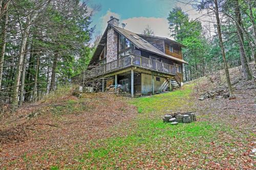 Stamford Maison | Stamford Lakefront Home with Dock and Wraparound Deck!