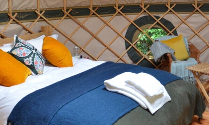 Stamford Location De VR | Stamford Meadows Glamping - Walnut Yurt Site with Hot Tub