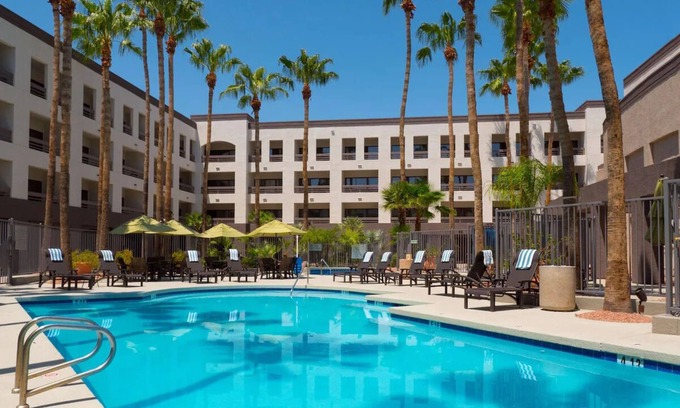 Phoenix Hôtel | Standard 2 Queens at Hilton Phoenix Airport - Outdoor Pool & Hiking Options