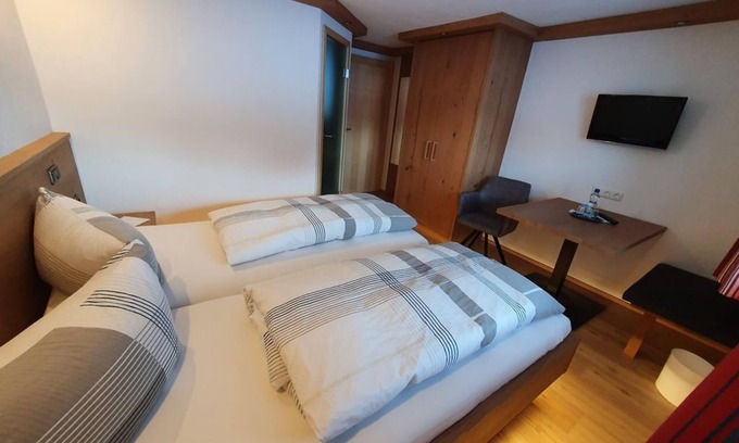Obermaiselstein Lit Et Petit-Déjeuner | Standard double room - Pension Forelle
