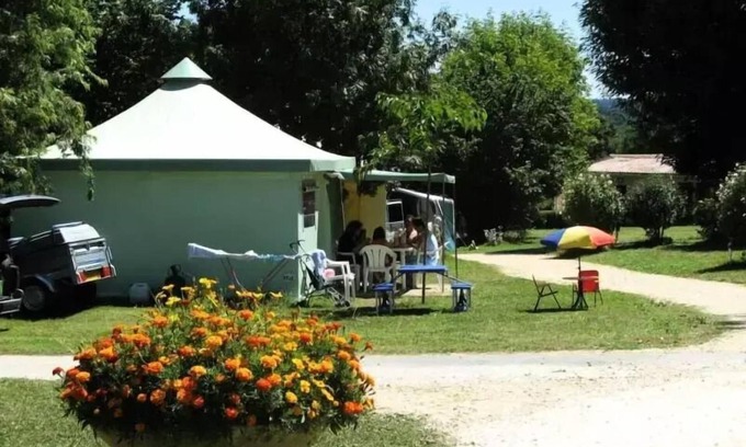 Pays-de-Belves Maison | Lodge Standard sans sanitaire 20m² 2 chambres + terrasse semi couverte 5 personnes