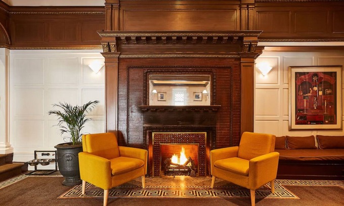 Gayborhood Hôtel | Standard Queen Space, The Alexander Inn, Charming Design, Central Philly