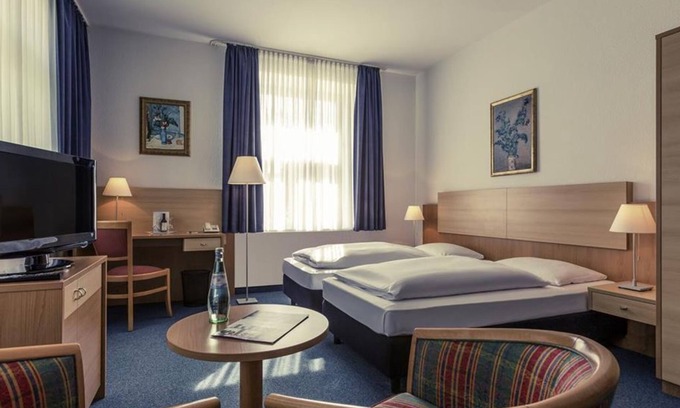 Neustadt-Glewe Maison | Standard room, shower, toilet, non-smoking - Hotel Schloss Neustadt-Glewe