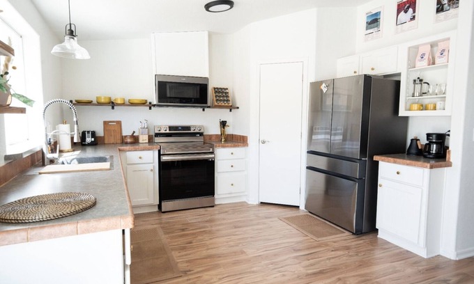Panorama Heights Maison | 12 Min from JT Park and 2 min from Mas o Menos