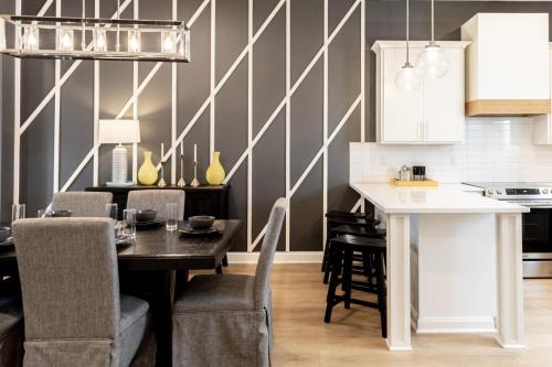 North Nashville Maison | STAR Retreat Townhome - 7 Beds 3 miles to Downtown
