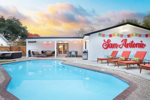 Oakwell Farms Maison | Starcrest 4 Br Haven Pool Hot Tub Putt Putt Arcade