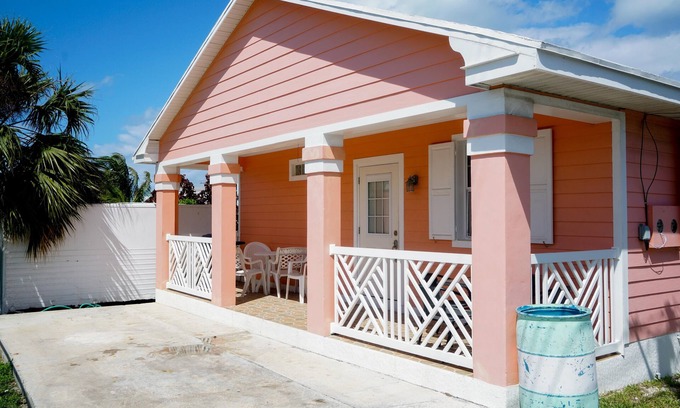 Spanish Wells Appartement | Cottage Starfish. GRATUIT voiturette incluse. Situé à seulement 2 minutes à pied de la plage