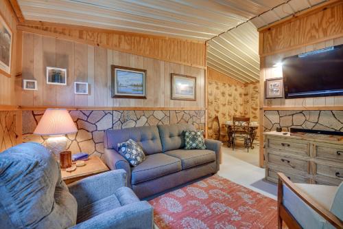 Crowell Maison | Stargaze, Hike and Kayak Cabin Near Copper Breaks!
