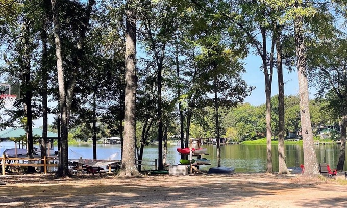 Mineola Maison | Stargazer Waterfront Luxe Retreat ✨Sand Beach 🎣Awesome Fishing🔥Campfires🛶Kayaks