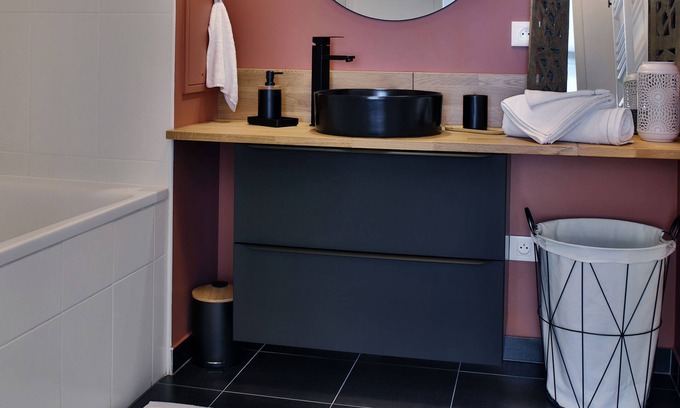 Les Puces de Saint-Ouen Appartement | Starry in SO/ JO: pass metro offert