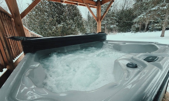Northern Bruce Peninsula Cabine | Starry Haven: Serene Retreat with Hot Tub