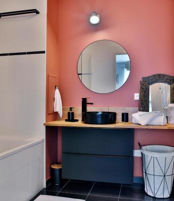 Saint-Ouen Appartement | "STARRY in SO" 47m2, parking gratuit, rue calme et arborée, METRO 10 min, Stade de France 24min à pied