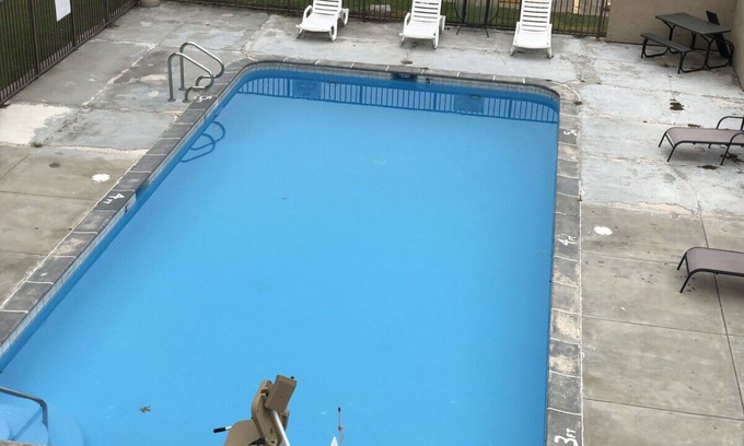 West Memphis Hôtel | Start Your Day Right: Cozy Room with Free Breakfast Near Mud Island River Park