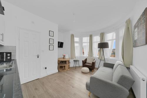 Seven Kings Appartement | Startlet Stays Apartments - On Elizabeth Line with Free Parking