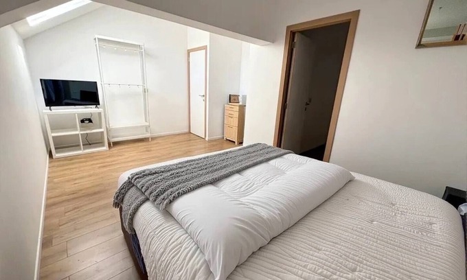 Ransart Appartement | Station 64 A5 Charleroi-Airport