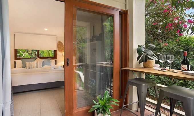 Macmasters Beach Maison | Beach Side Studio Retreat 3 minute walk to Stunning Beach