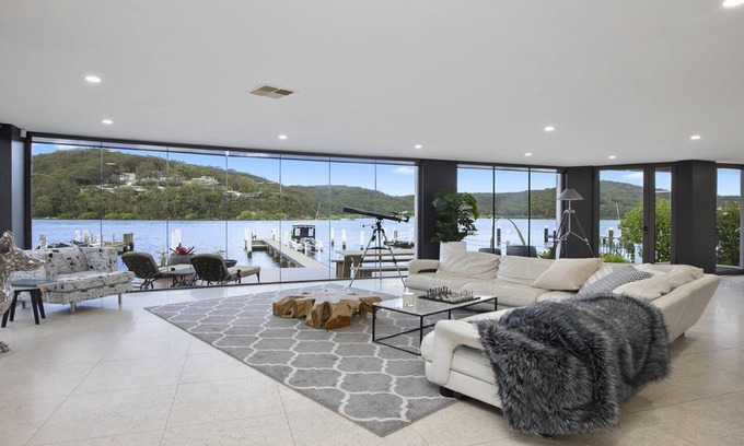 Booker Bay Appartement | Waterfront Apartment with pool, spa and sauna