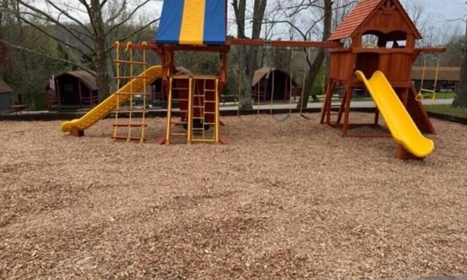 Renfro Valley Maison | Stay and play at the KOA!!